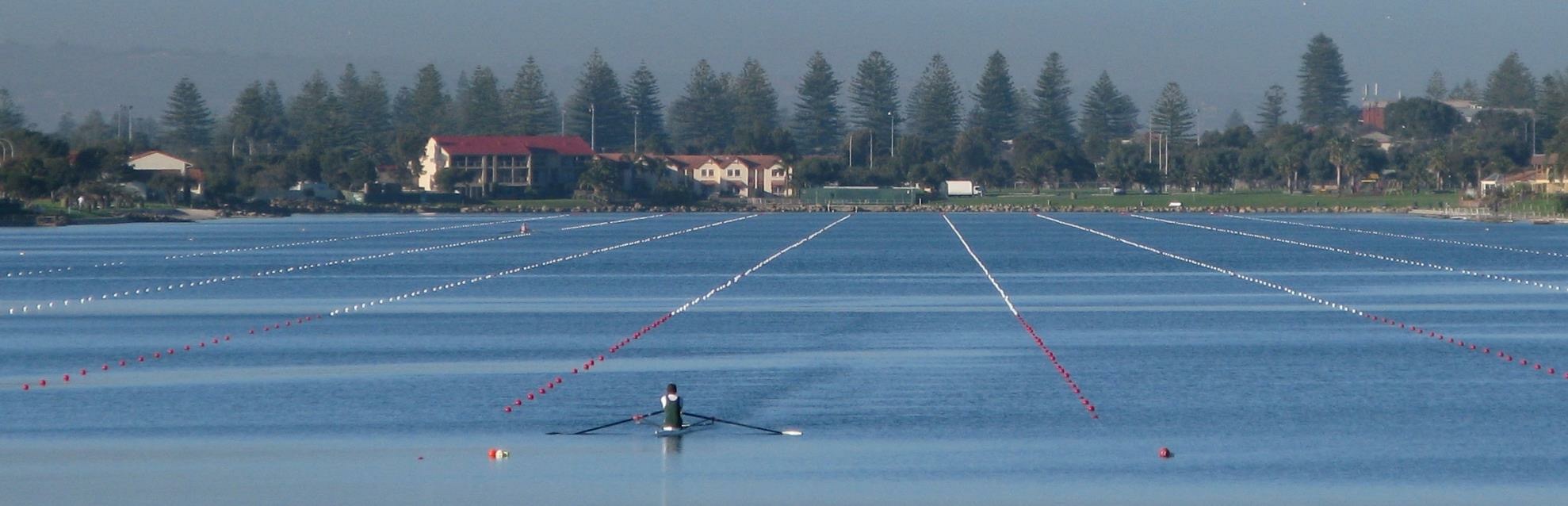 Ball floats on a rowing course
